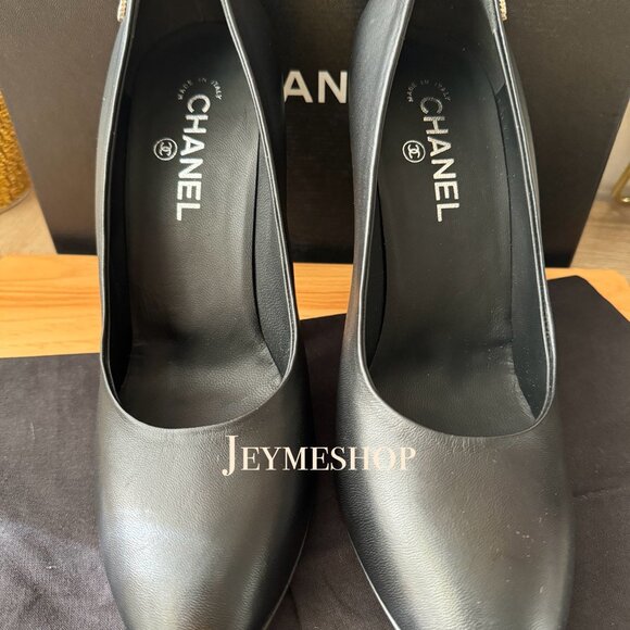 CHANEL Lambskin Leather , Silver Hardware CC Logo -  Size 41.5 (10.5- U.S) - Picture 4 of 14